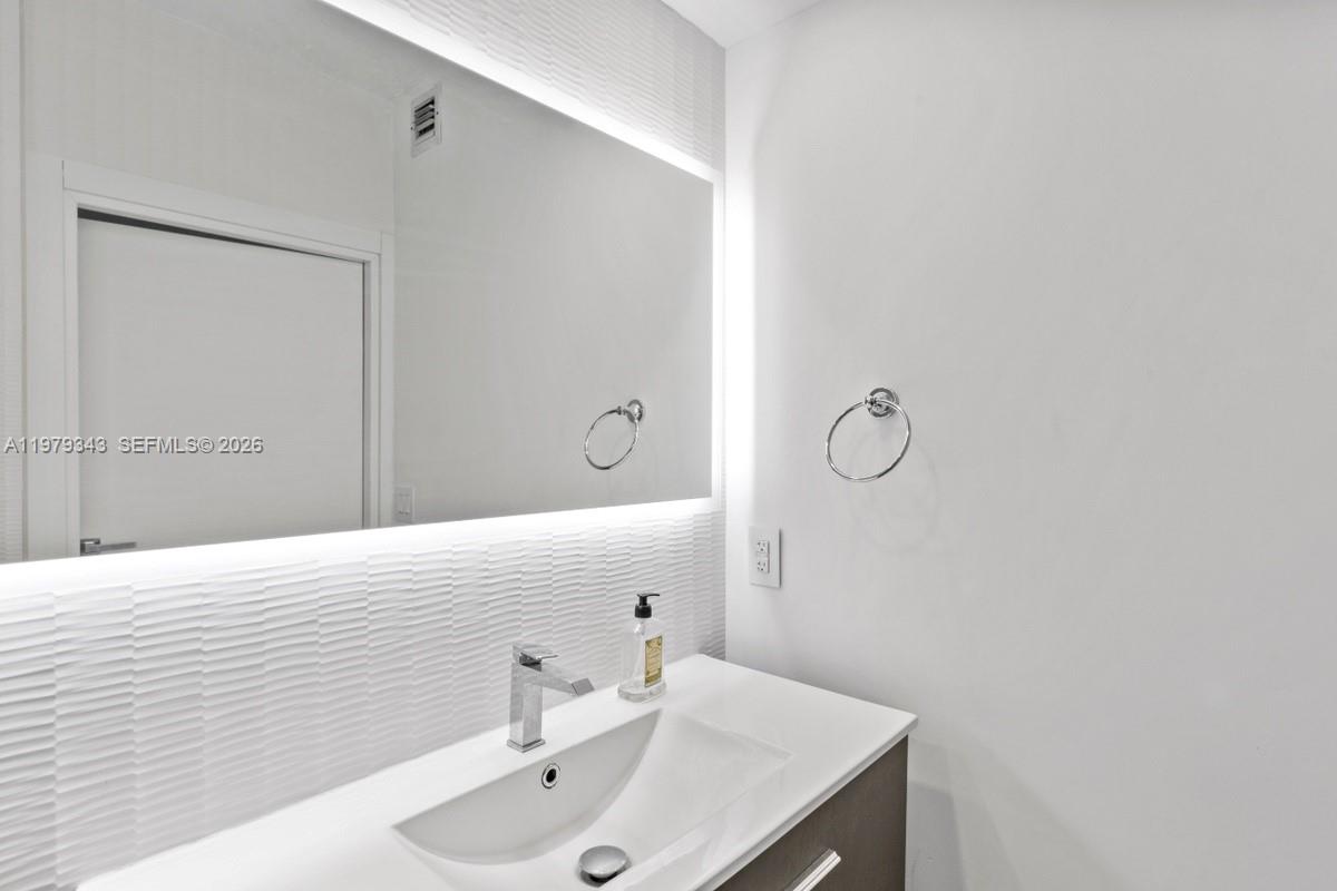 110 Washington Ave #1411 Miami Beach, FL 33139