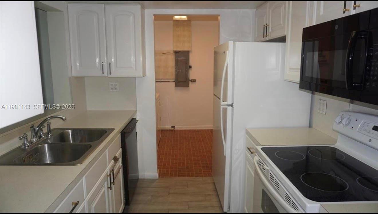 328 Riverdale Rd Palm Springs, FL 33461