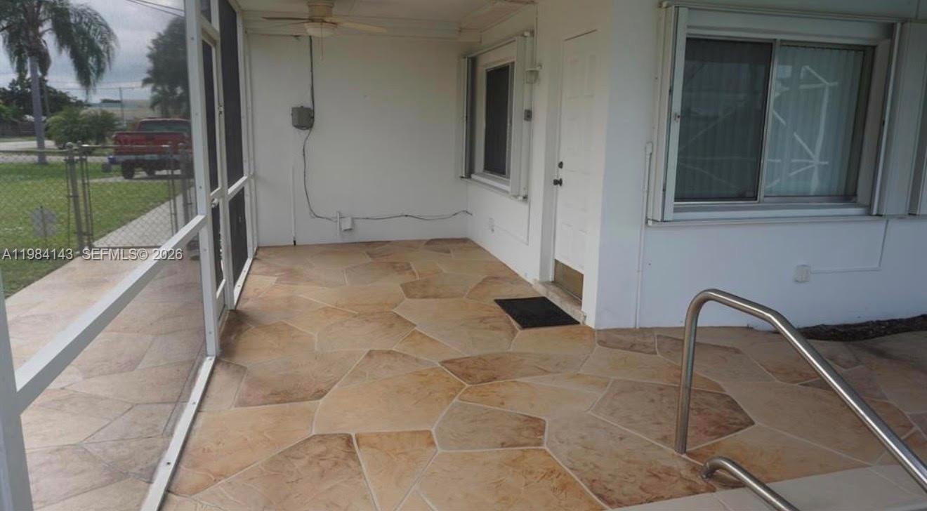 328 Riverdale Rd Palm Springs, FL 33461