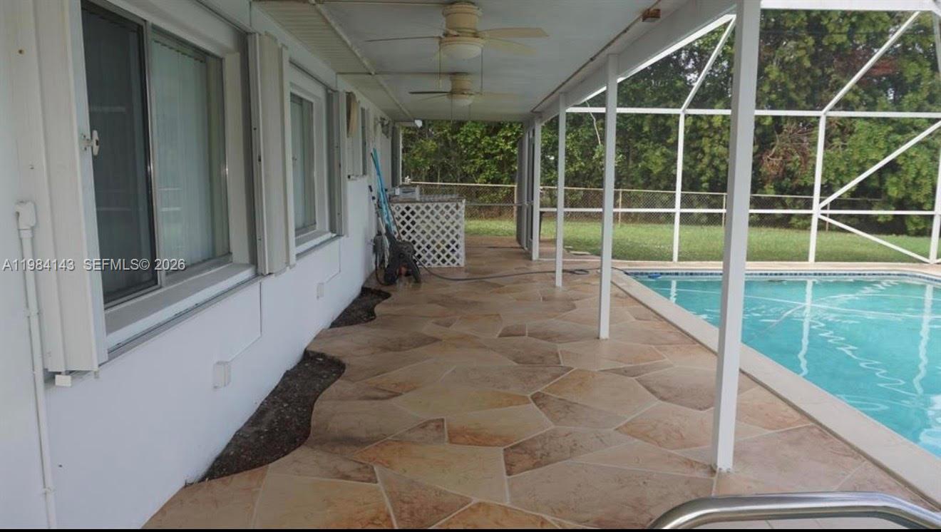 328 Riverdale Rd Palm Springs, FL 33461