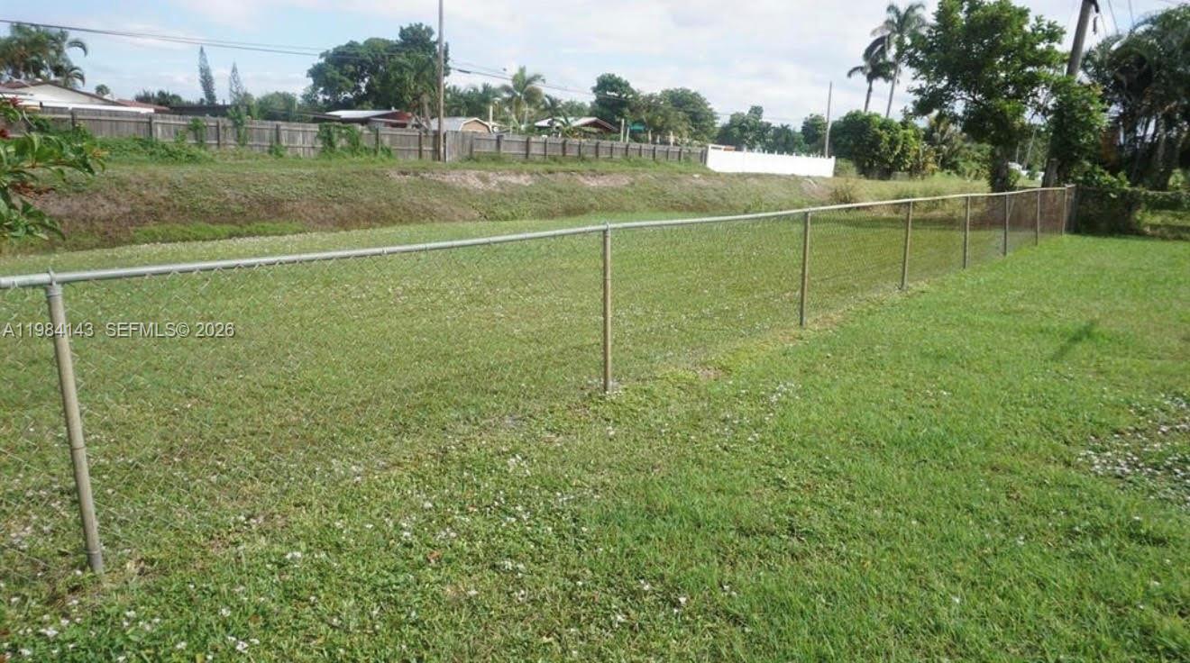 328 Riverdale Rd Palm Springs, FL 33461