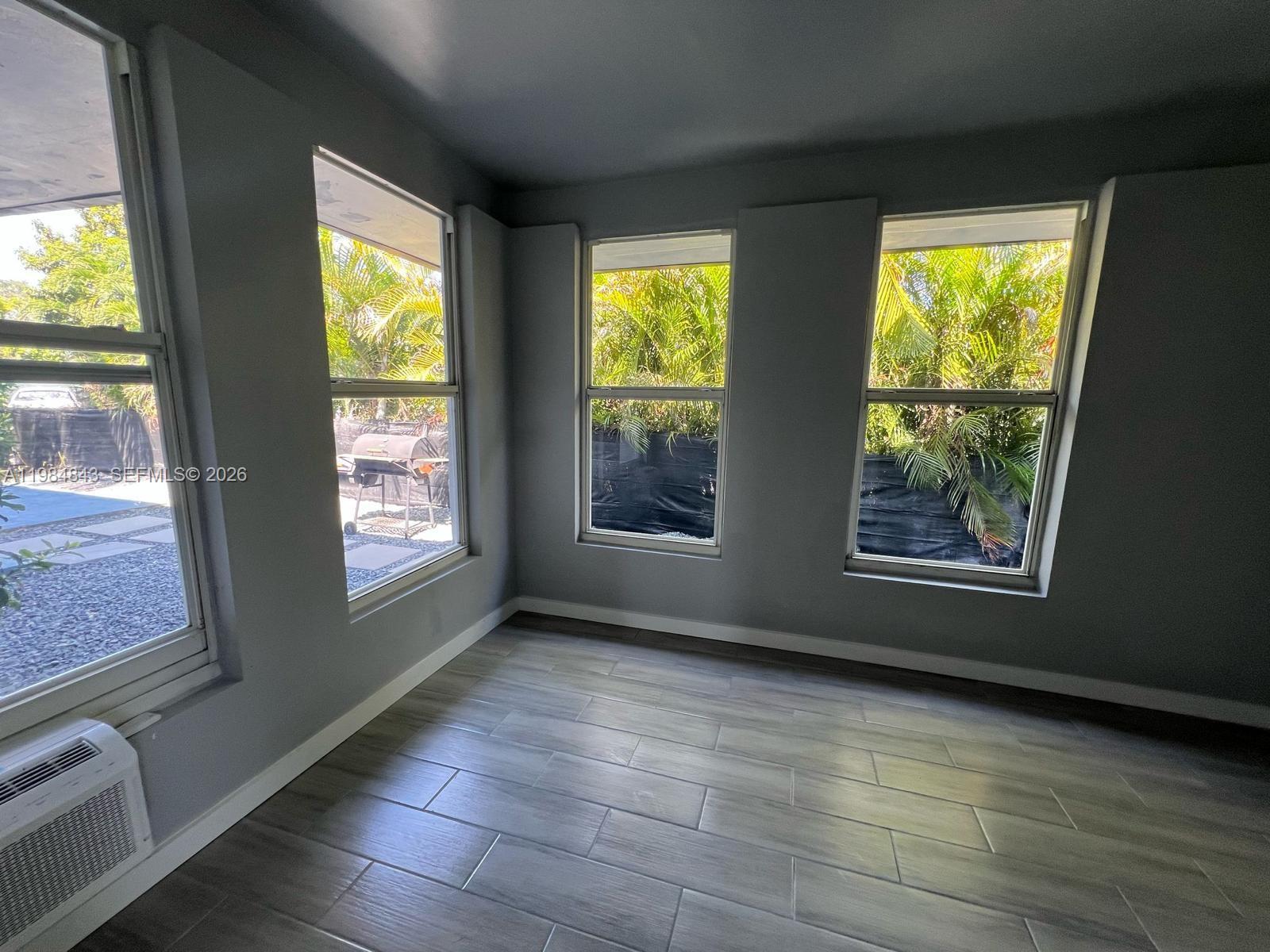 161 NE 117th St Miami, FL 33161