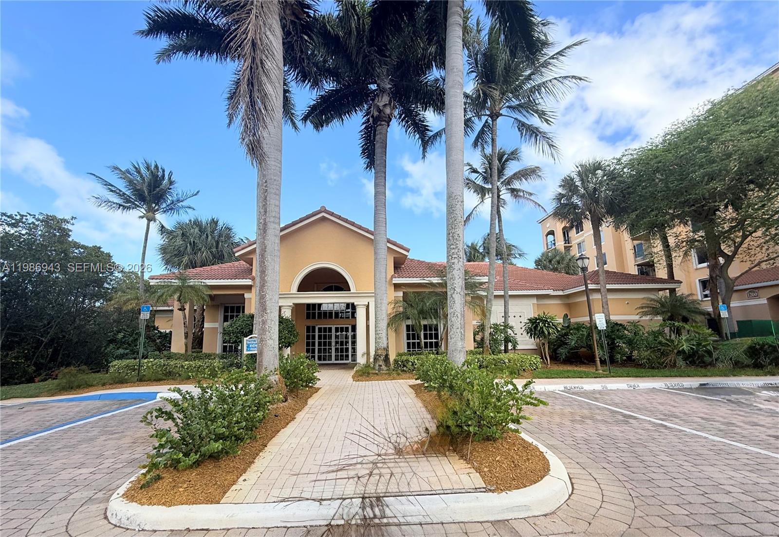 1000 Scotia Dr #101 Hypoluxo, FL 33462