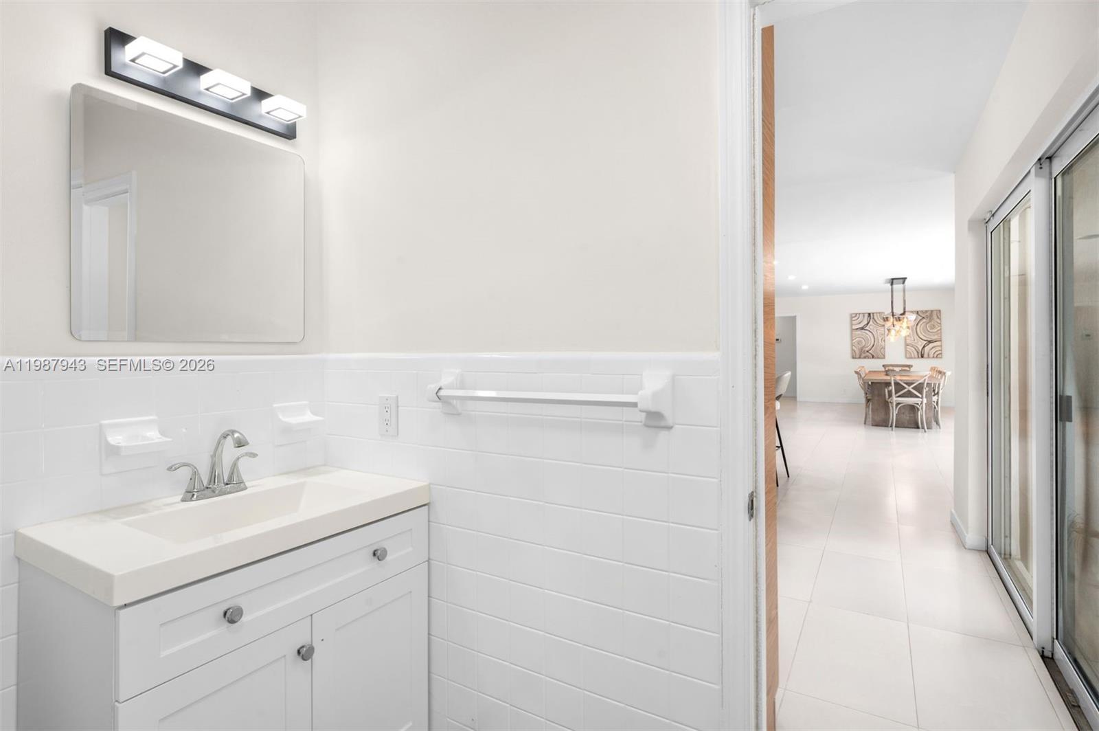 1525 Diplomat Pkwy Hollywood, FL 33019