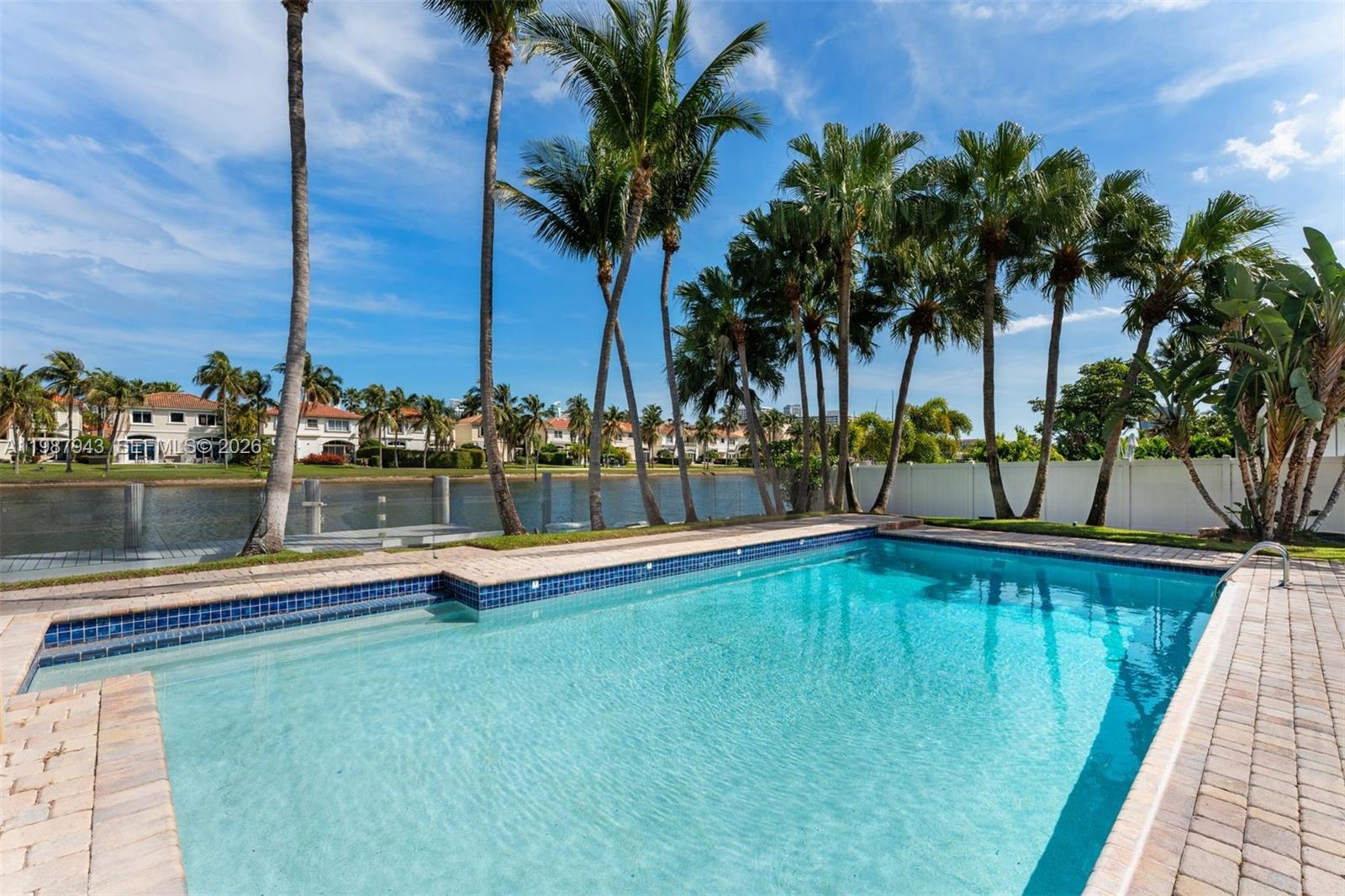 1525 Diplomat Pkwy Hollywood, FL 33019