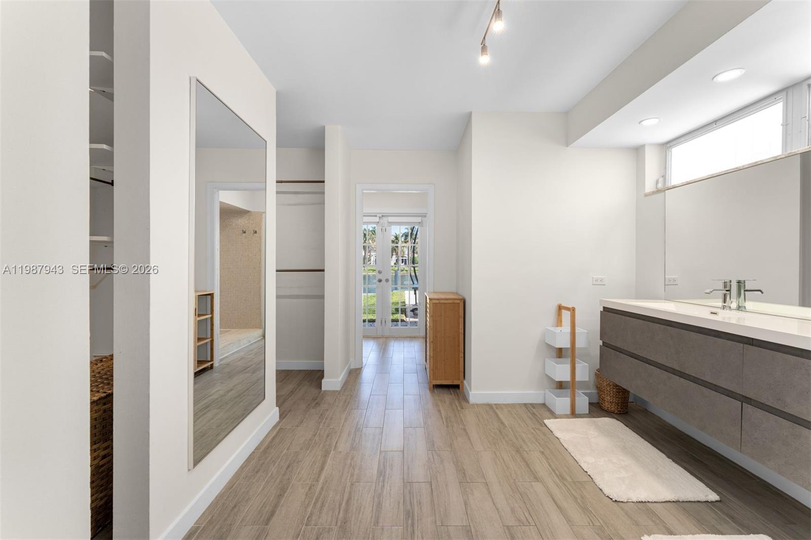 1525 Diplomat Pkwy Hollywood, FL 33019