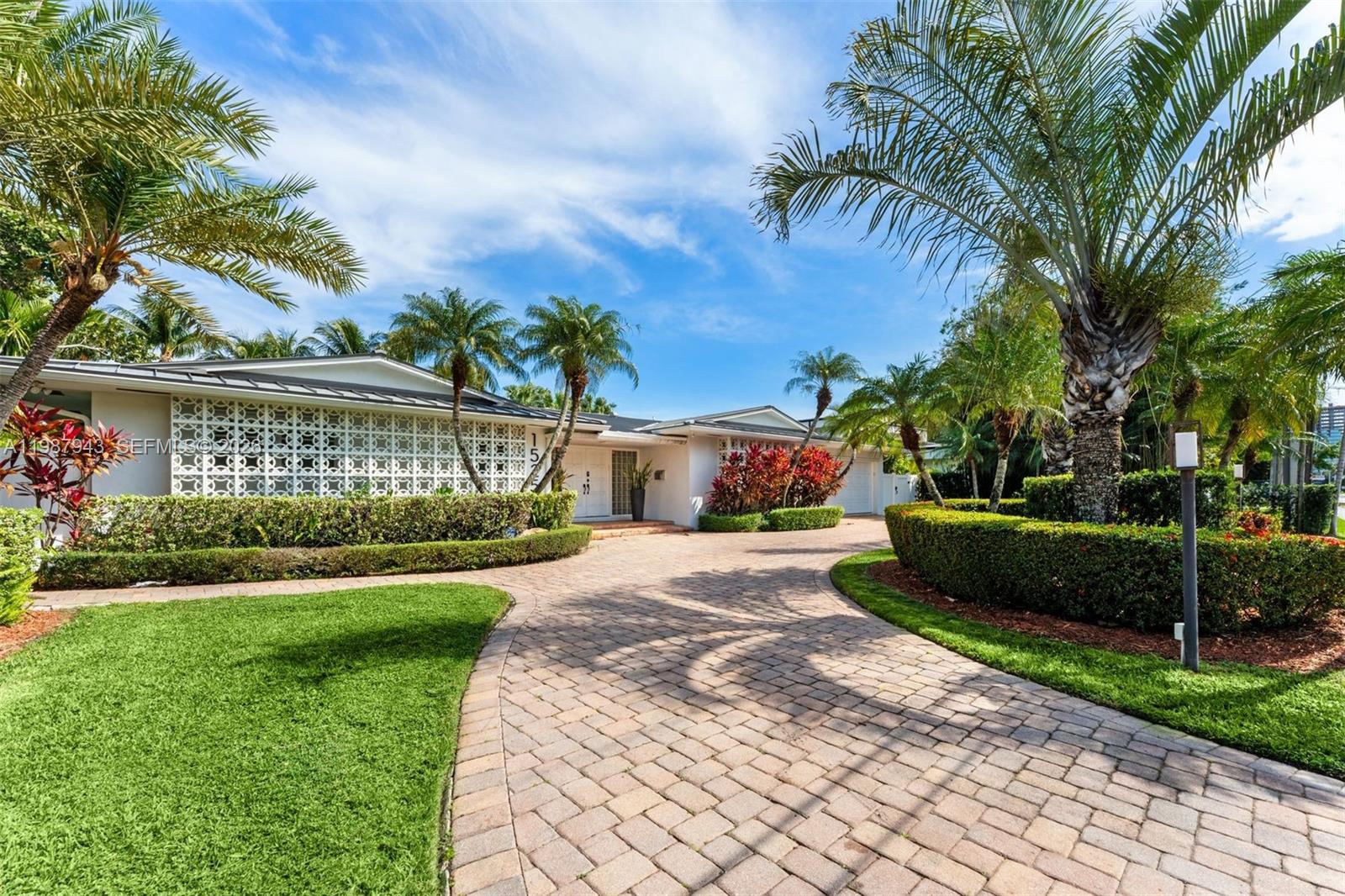 1525 Diplomat Pkwy Hollywood, FL 33019