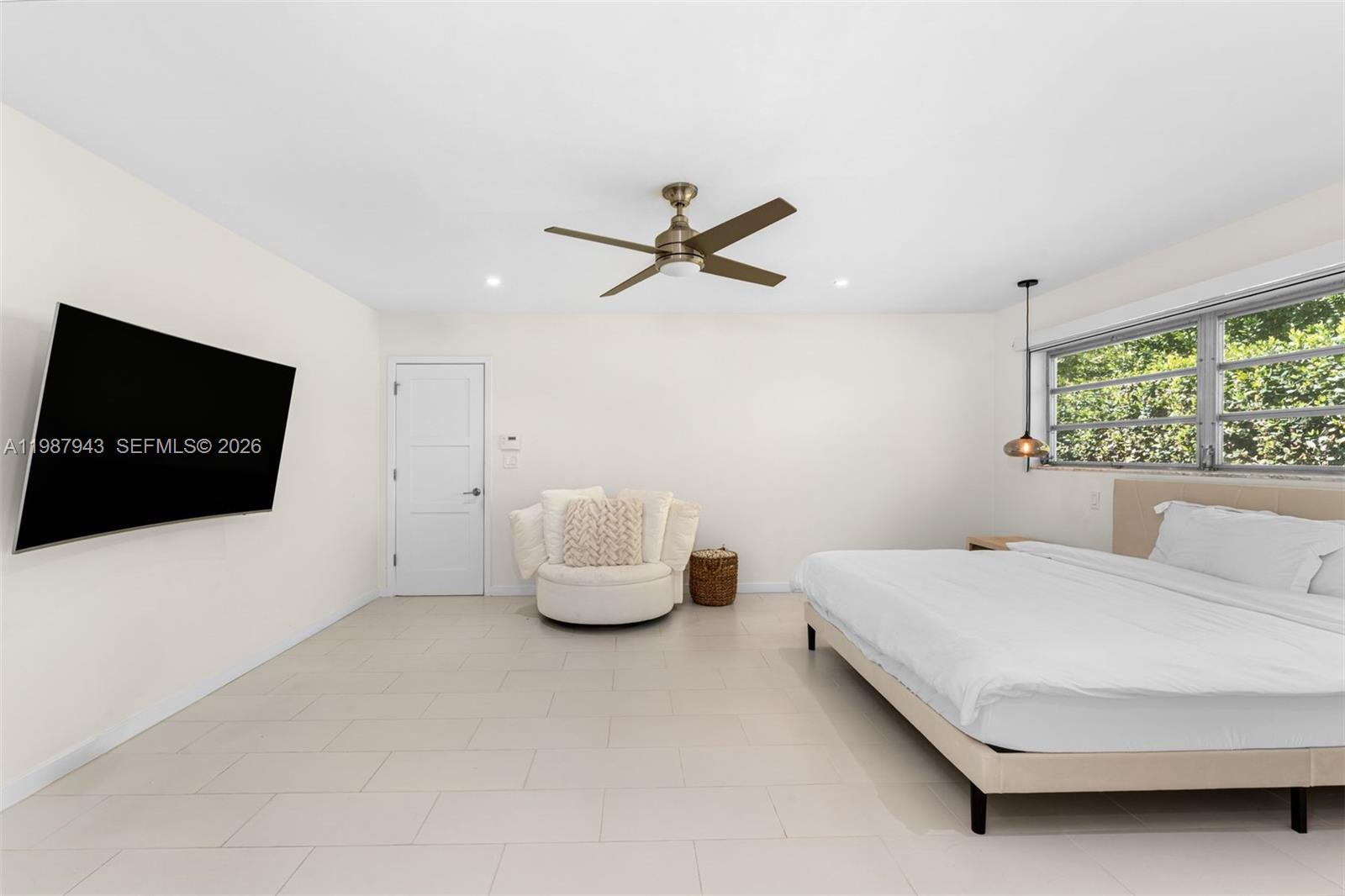 1525 Diplomat Pkwy Hollywood, FL 33019