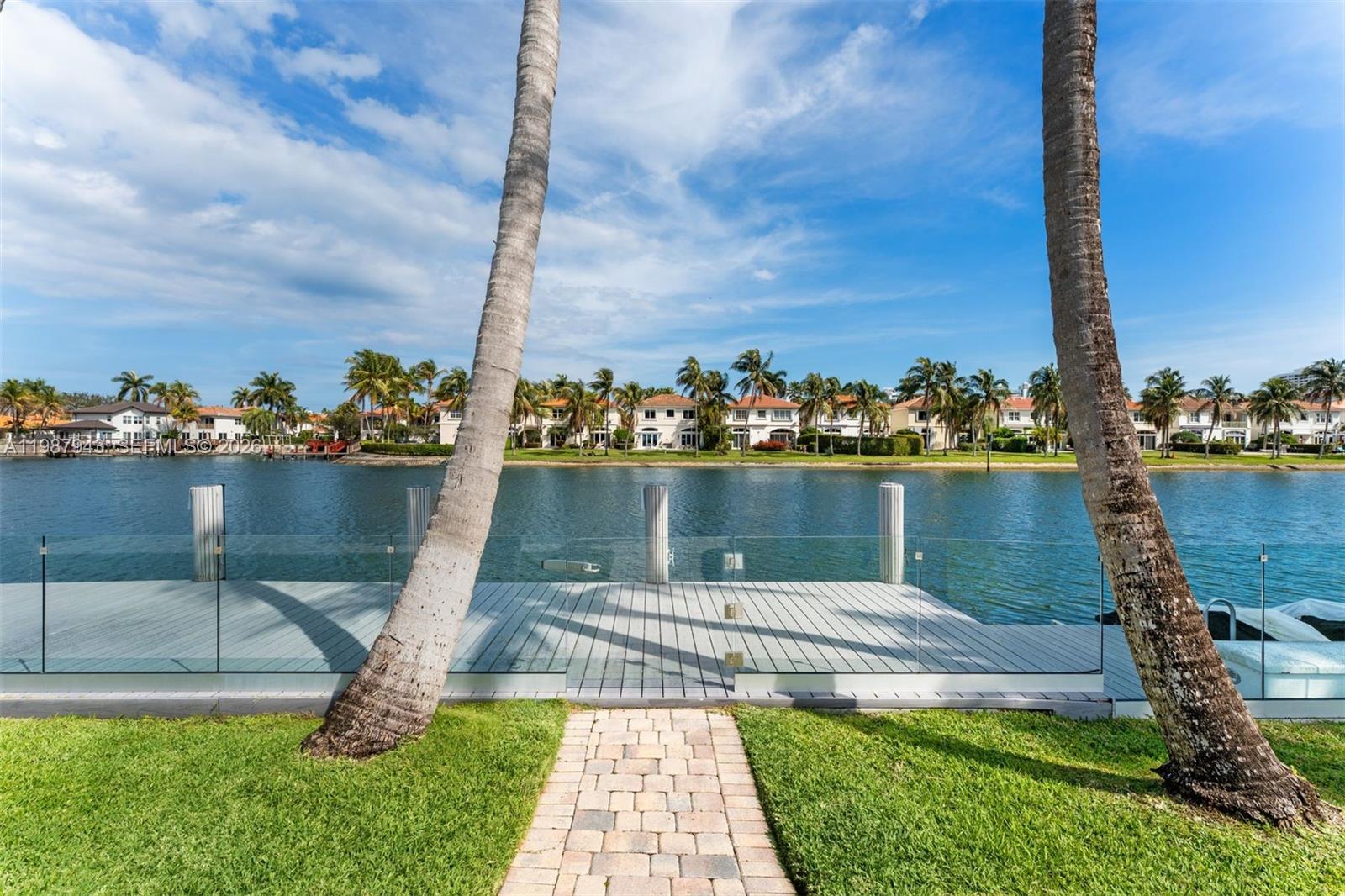 1525 Diplomat Pkwy Hollywood, FL 33019