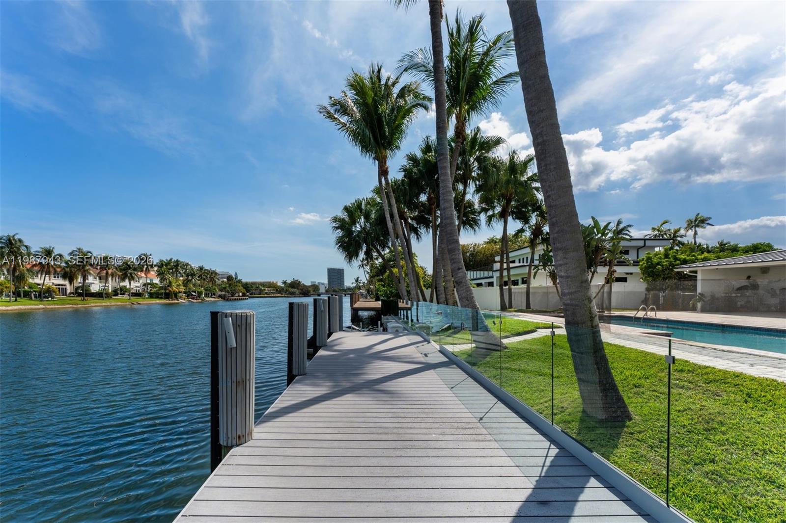 1525 Diplomat Pkwy Hollywood, FL 33019