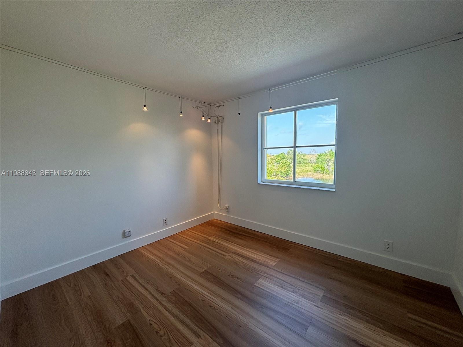 1653 Winterberry Ln Weston, FL 33327