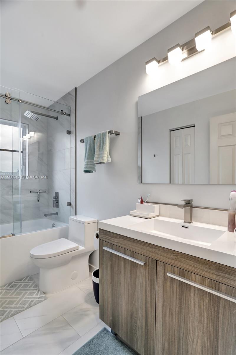 1653 Winterberry Ln Weston, FL 33327