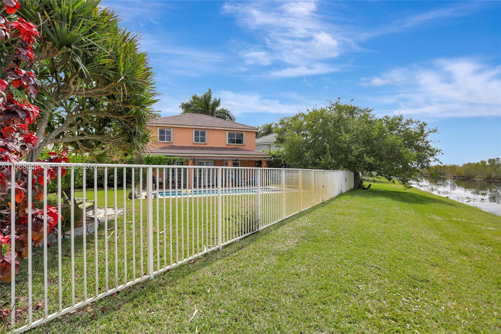 1653 Winterberry Ln Weston, FL 33327