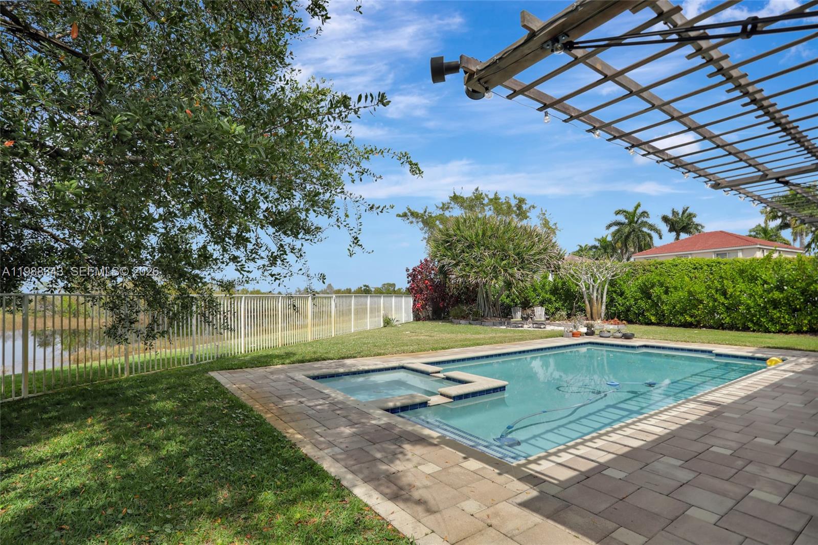 1653 Winterberry Ln Weston, FL 33327