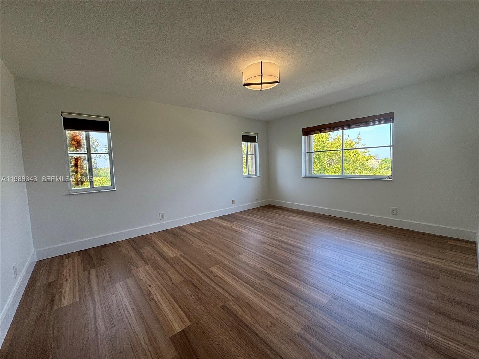 1653 Winterberry Ln Weston, FL 33327