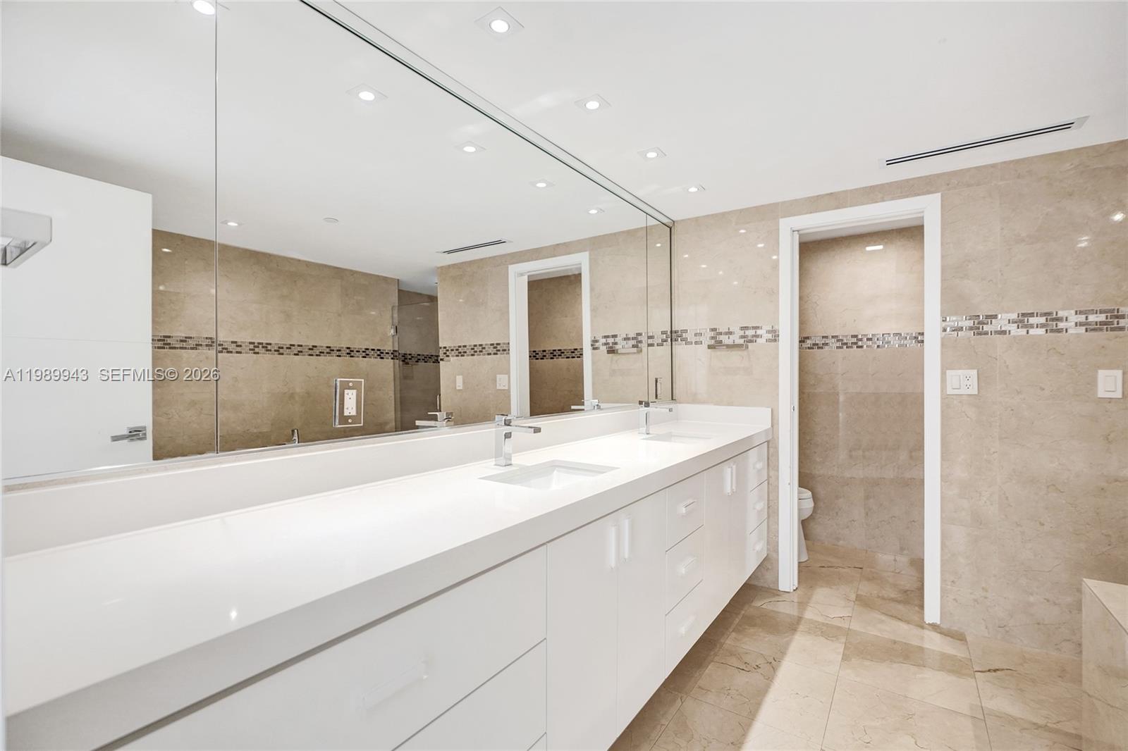 image Tiffany of Bal Harbour24