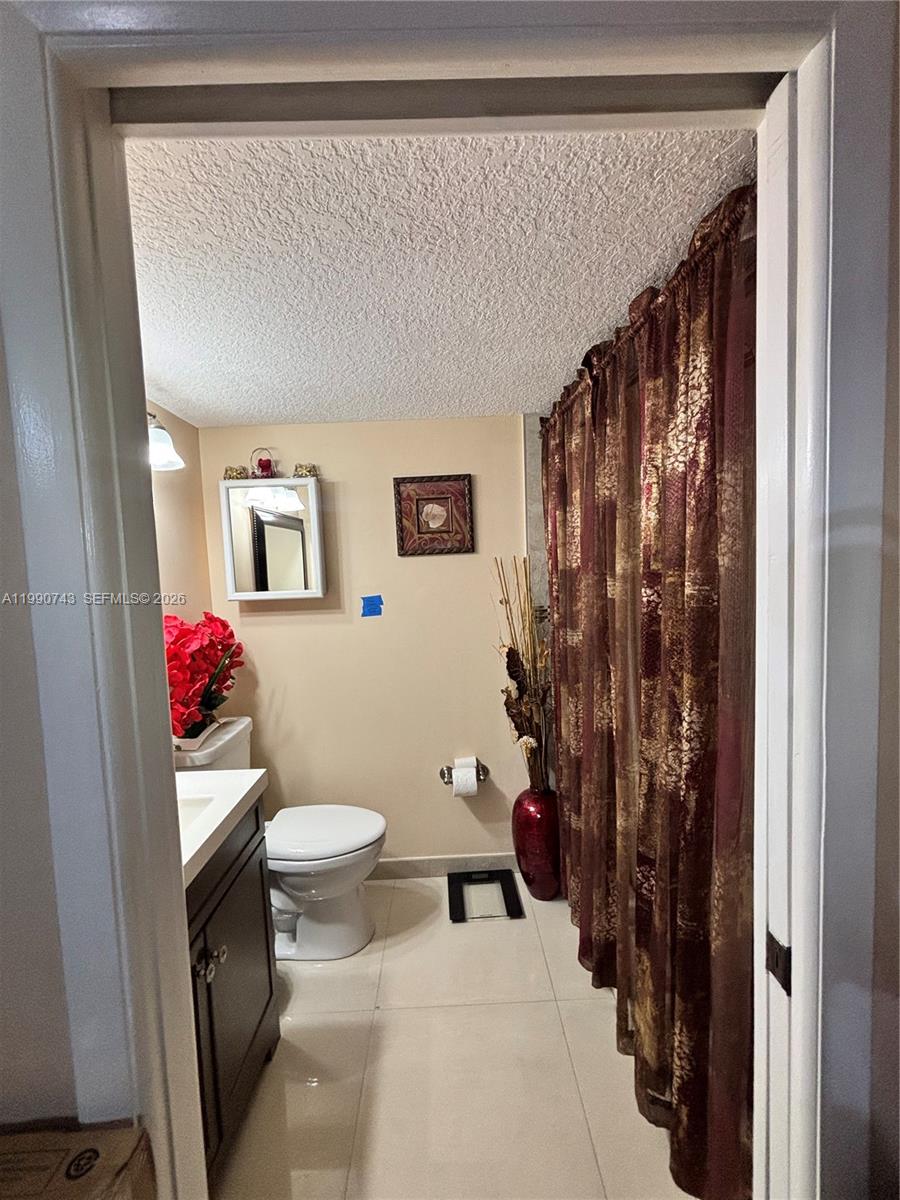 2310 W 74th St #103 Hialeah, FL 33016