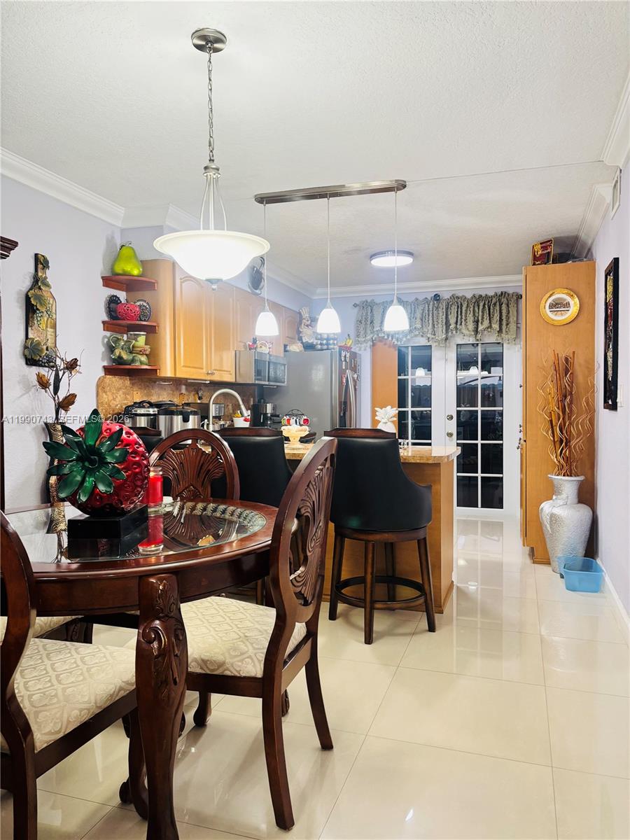 2310 W 74th St #103 Hialeah, FL 33016