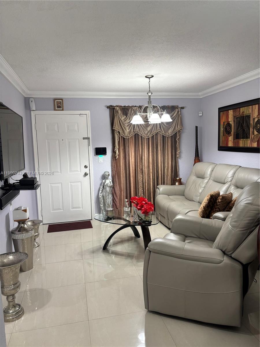 2310 W 74th St #103 Hialeah, FL 33016