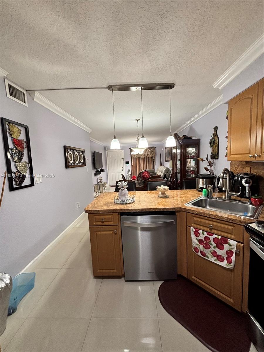 2310 W 74th St #103 Hialeah, FL 33016