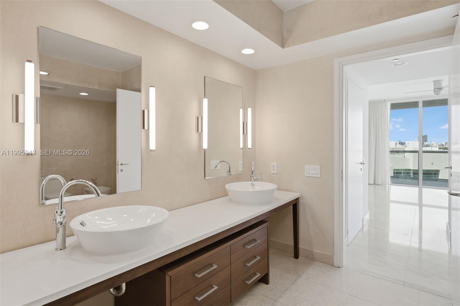 450 Alton Rd #910 Miami Beach, FL 33139