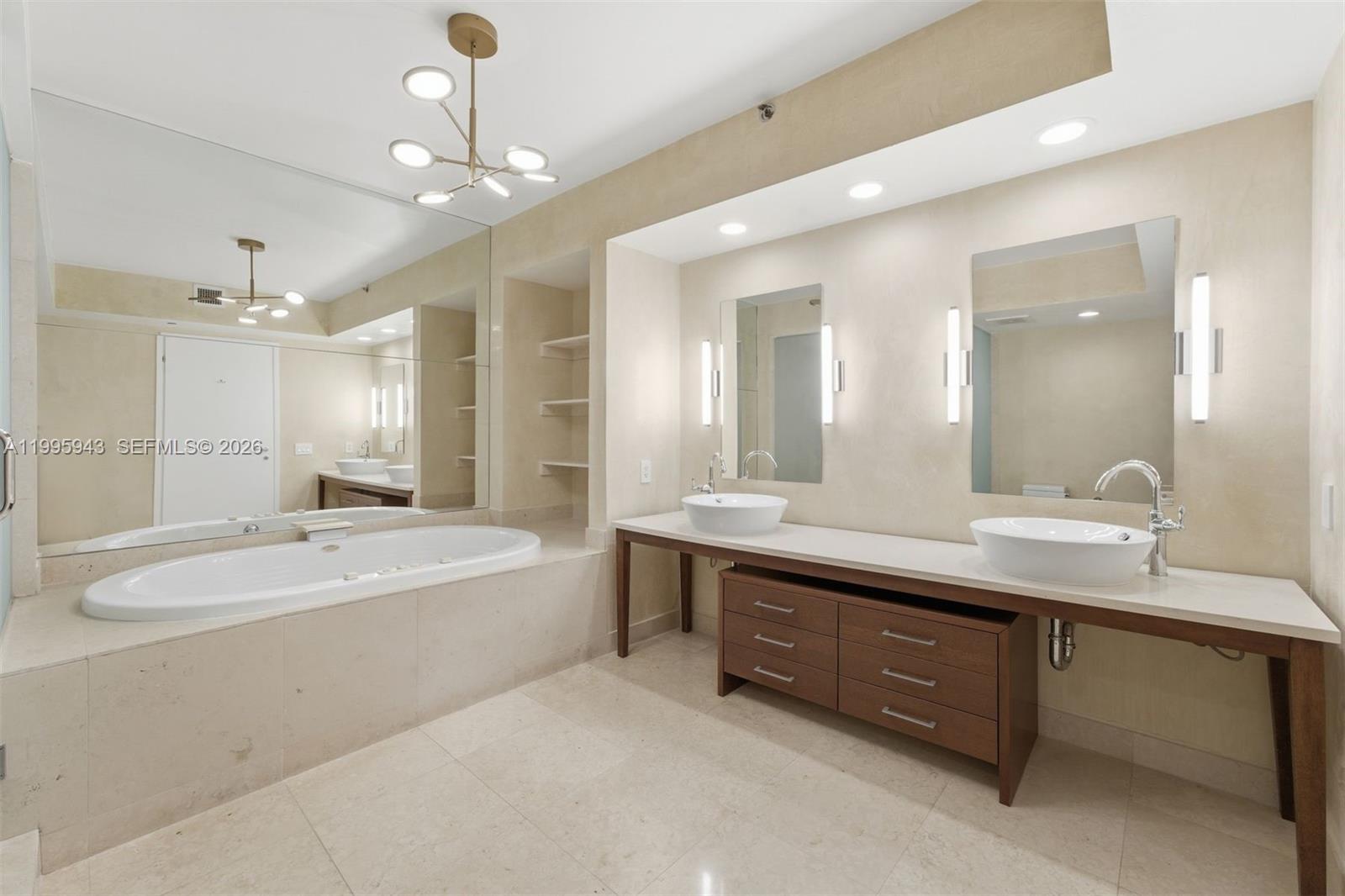 450 Alton Rd #910 Miami Beach, FL 33139