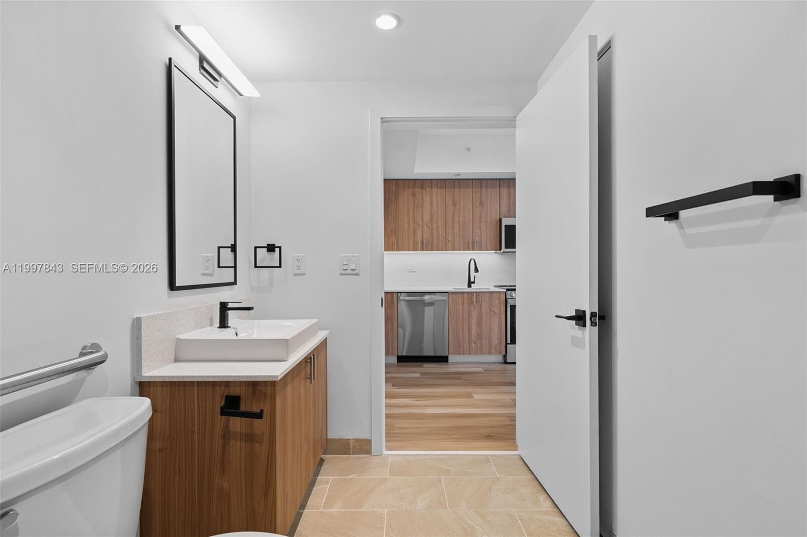 650 SW 1st St #304 Miami, FL 33130