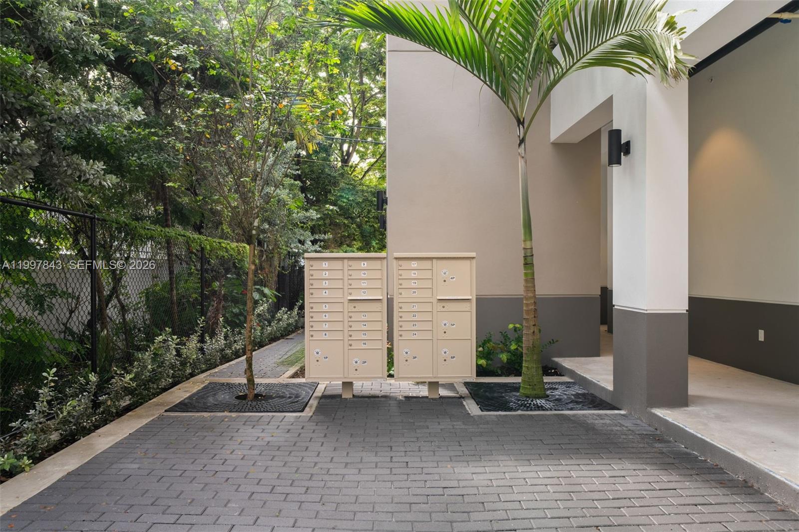 650 SW 1st St #304 Miami, FL 33130