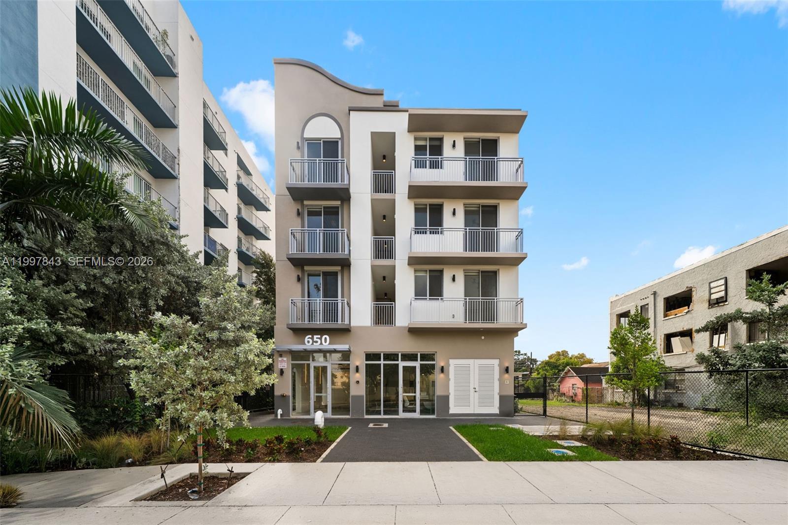 650 SW 1st St #304 Miami, FL 33130