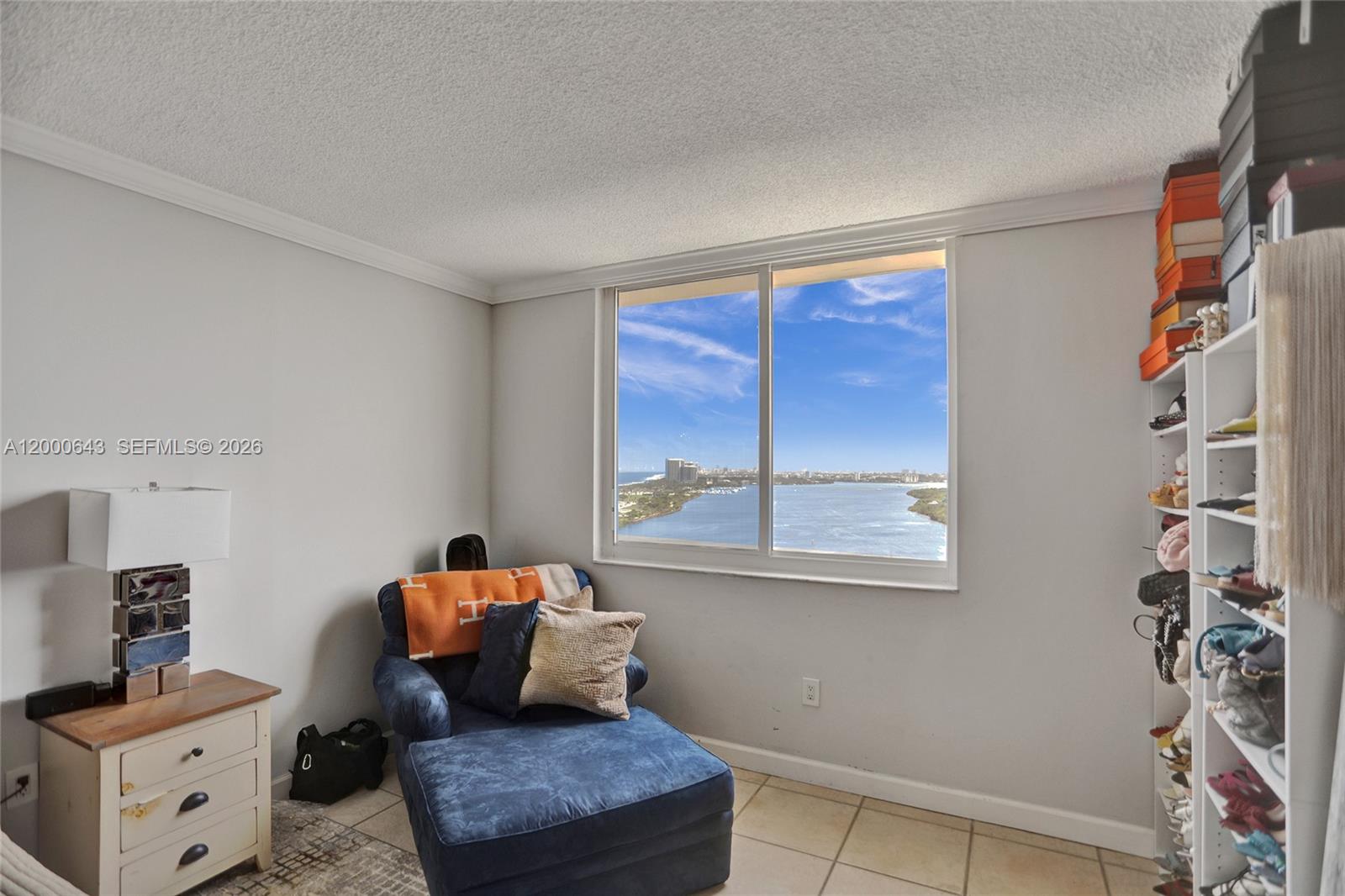 image Arlen House Condo17