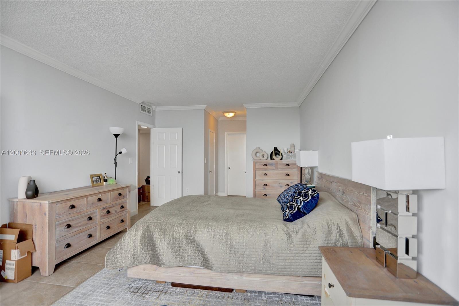 image Arlen House Condo18