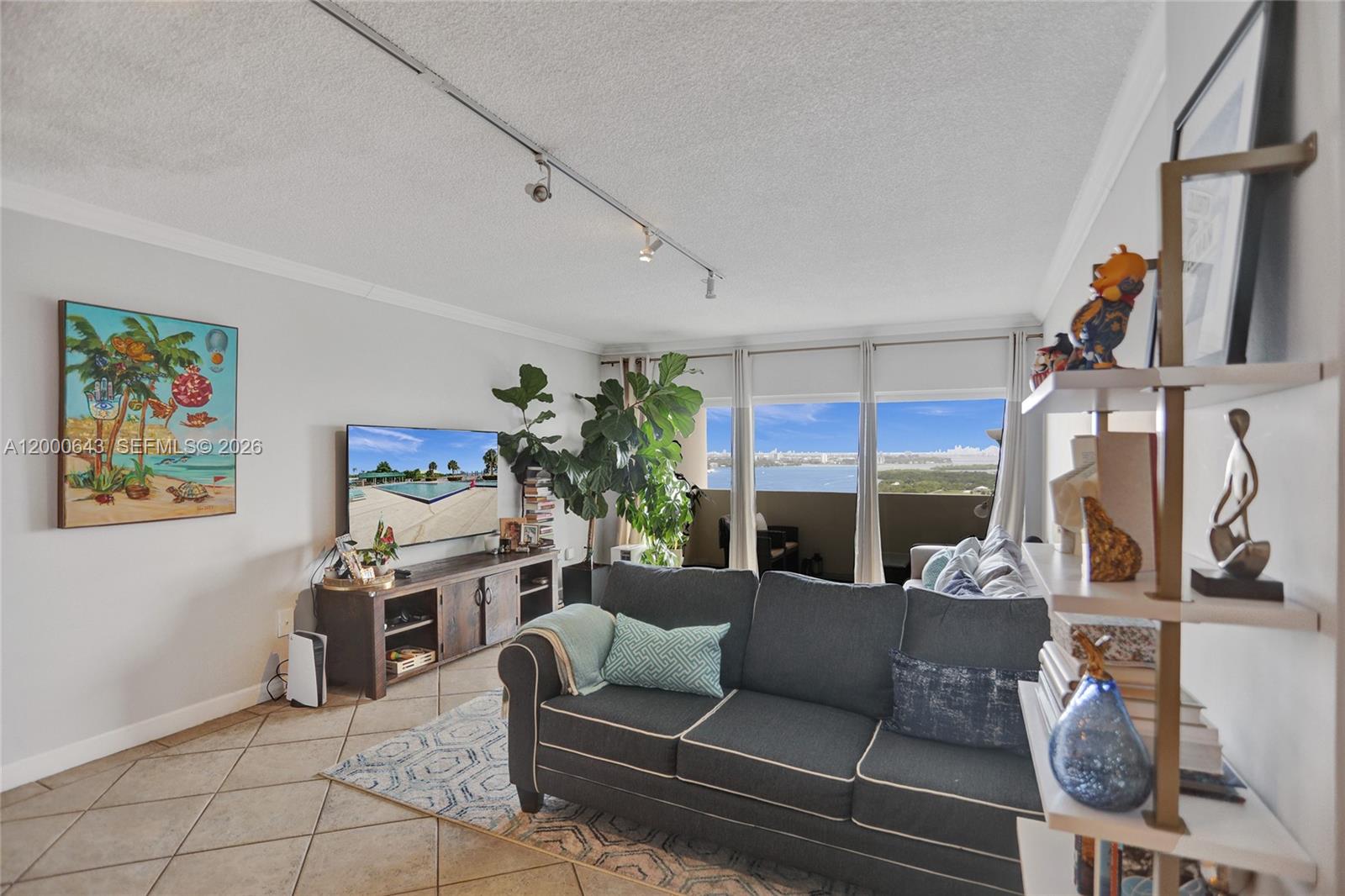 image Arlen House Condo1