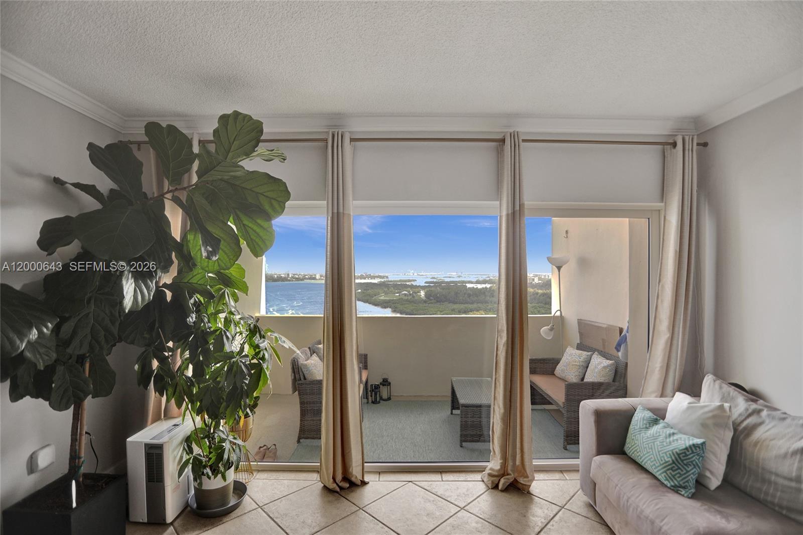 image Arlen House Condo3