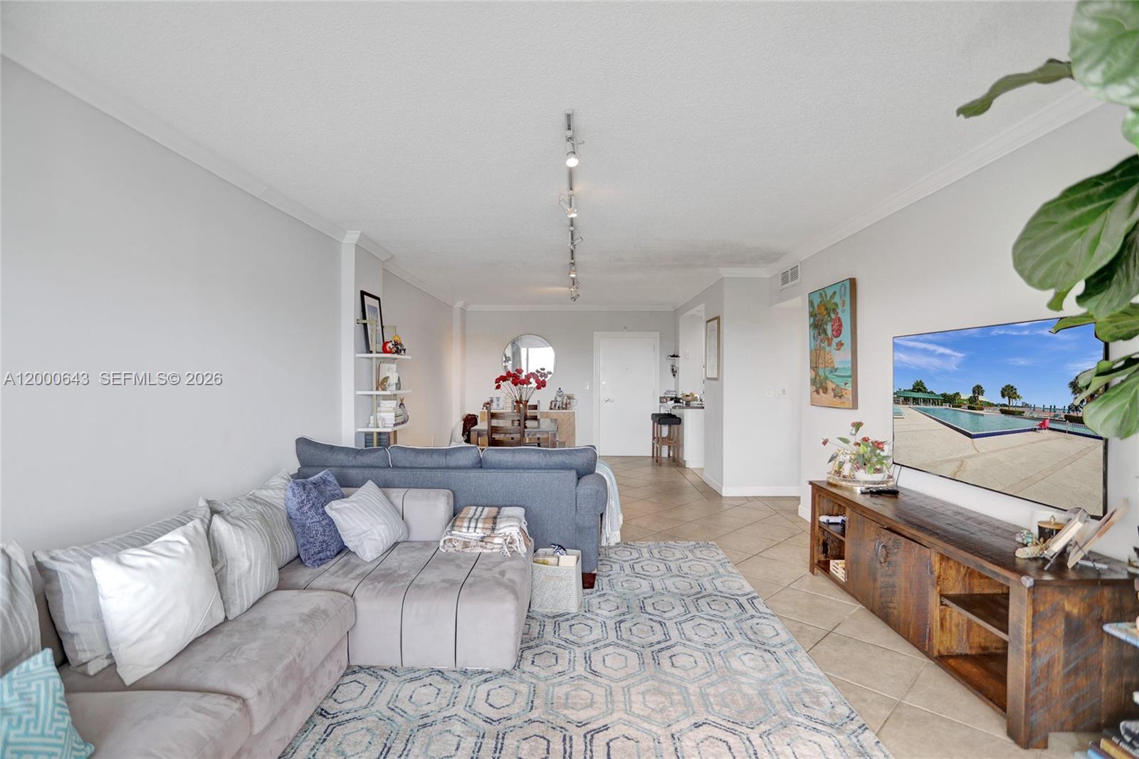 image Arlen House Condo4