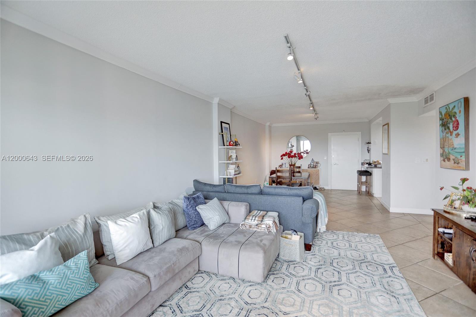 image Arlen House Condo5