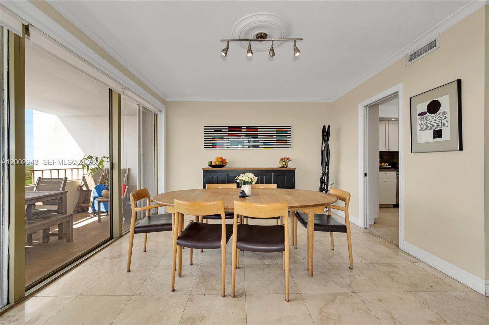 image Commodore Club West24