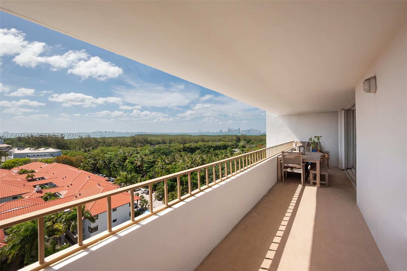 image Commodore Club West42