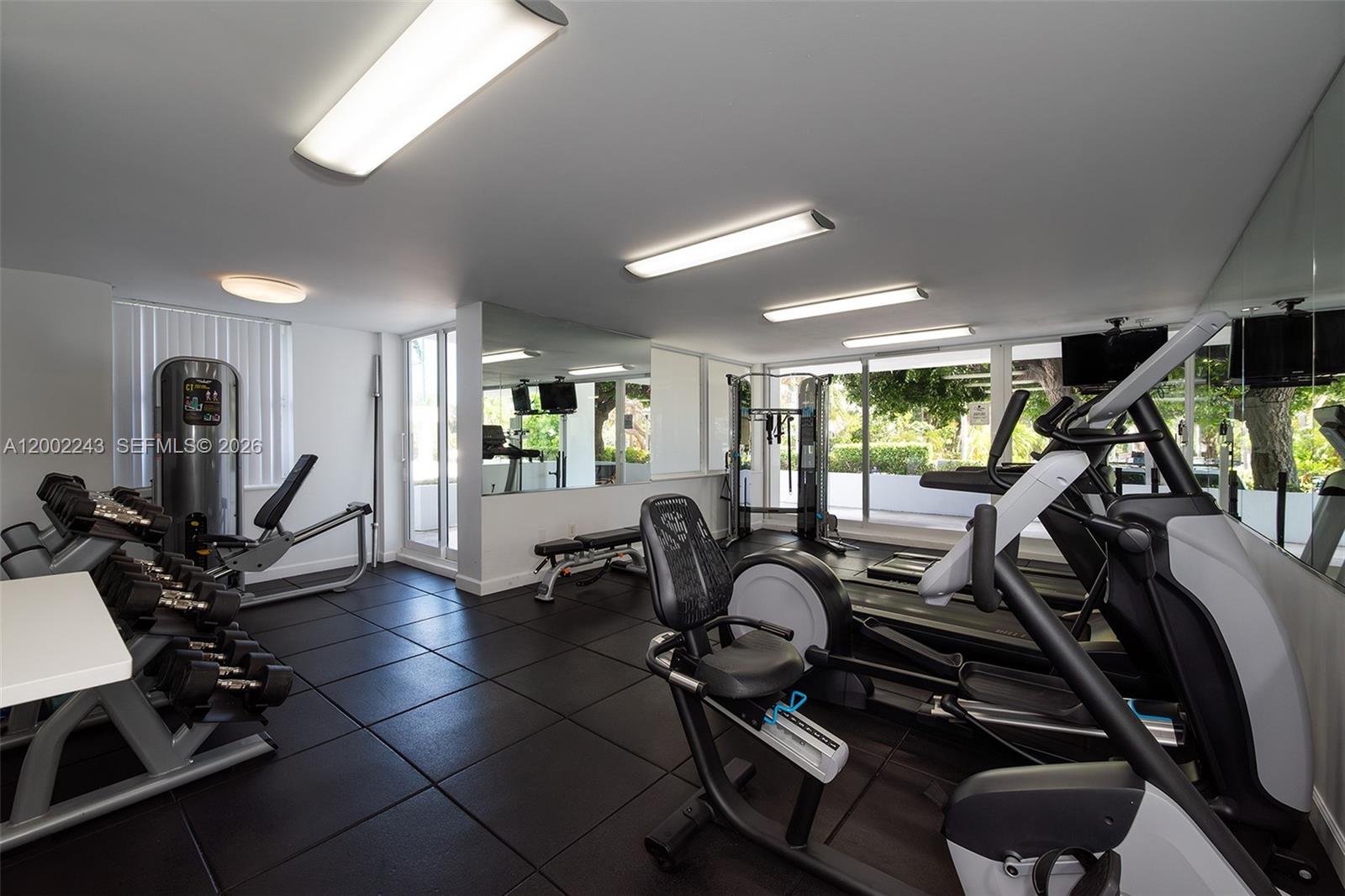 image Commodore Club West54