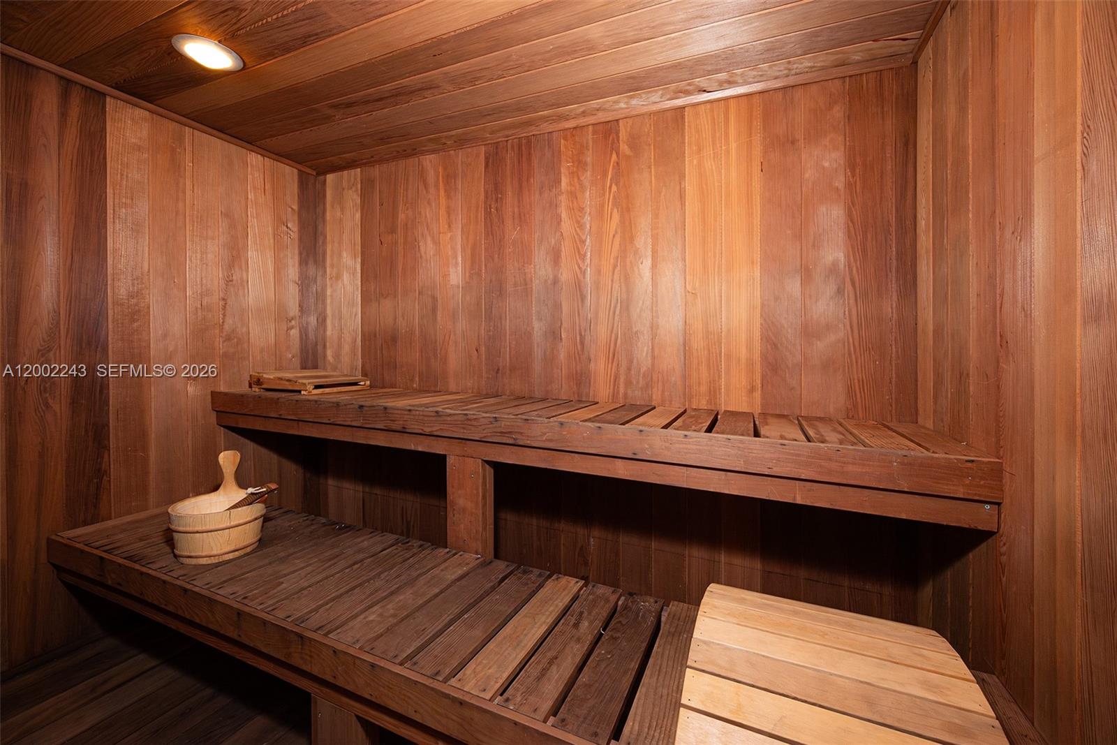 image Commodore Club West55