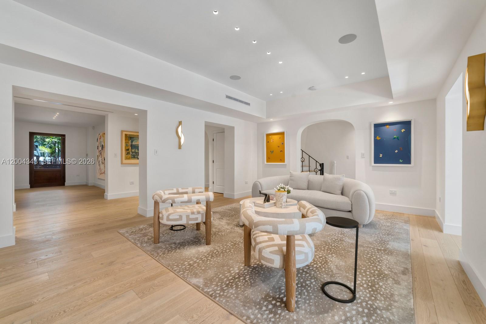 5763 Pine Tree Dr Miami Beach, FL 33140