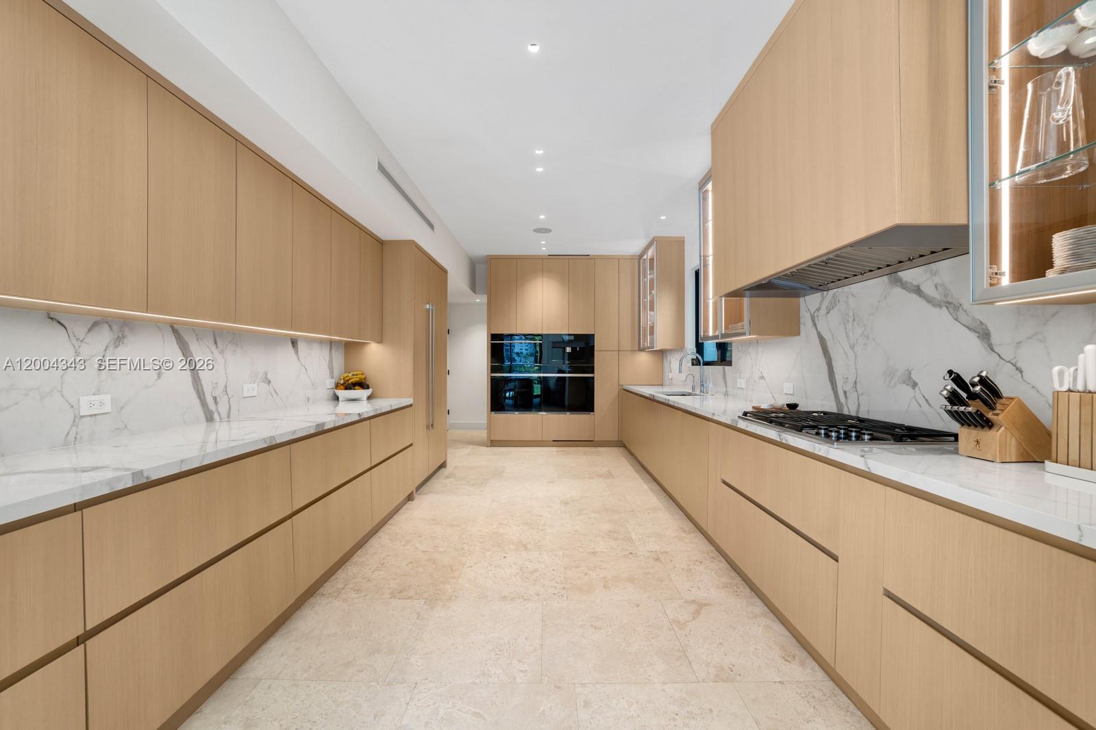 5763 Pine Tree Dr Miami Beach, FL 33140