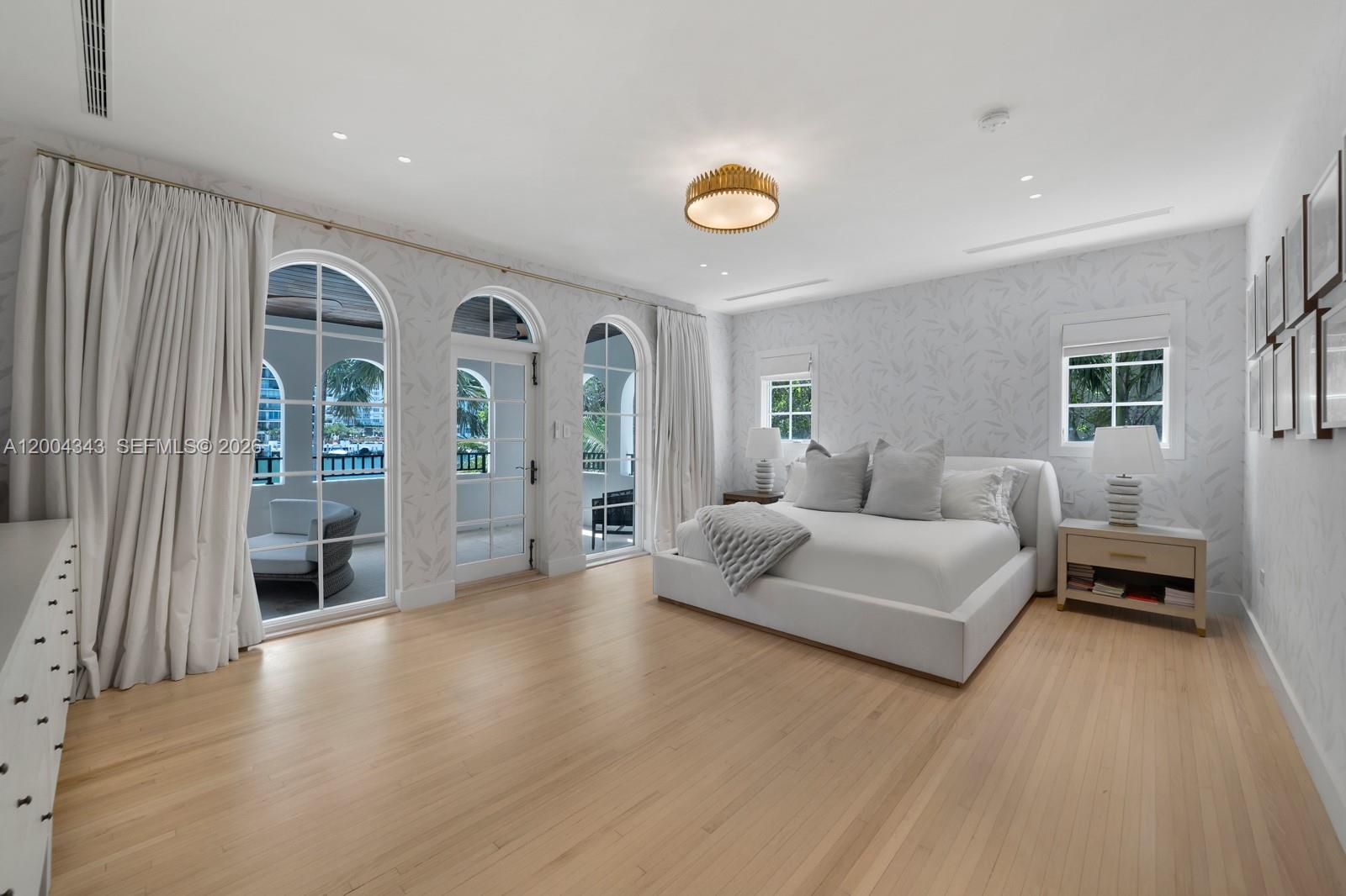 5763 Pine Tree Dr Miami Beach, FL 33140