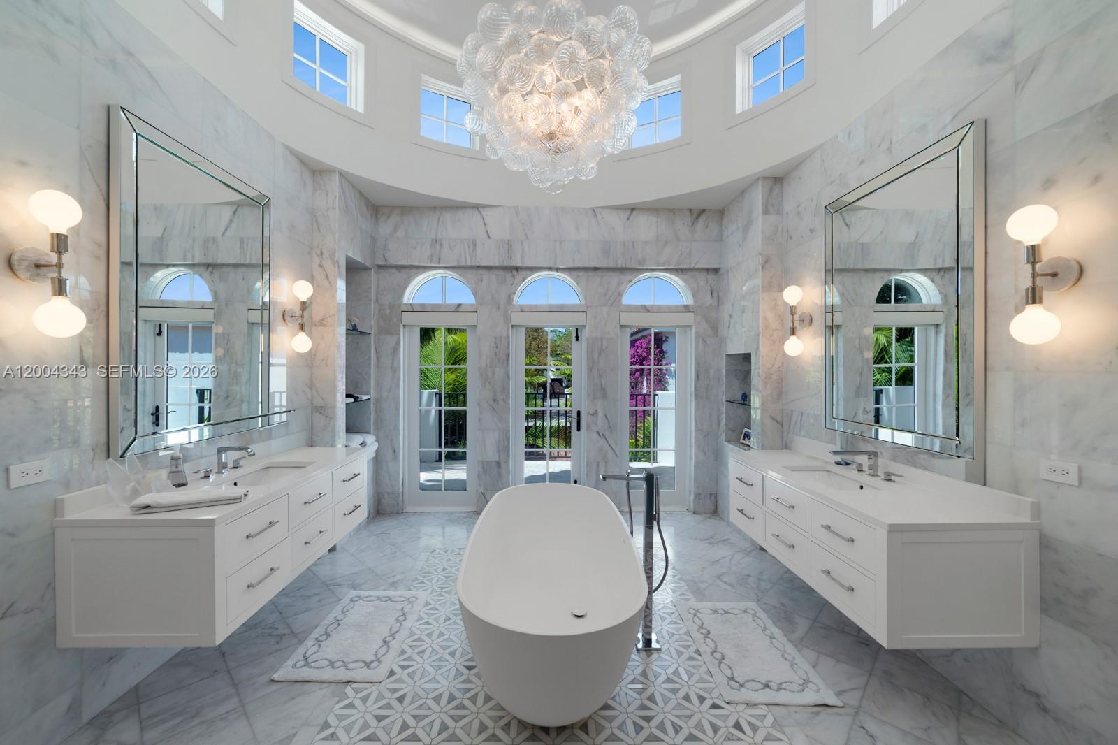 5763 Pine Tree Dr Miami Beach, FL 33140