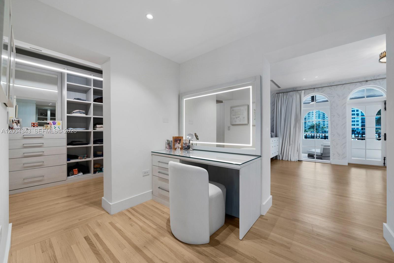 5763 Pine Tree Dr Miami Beach, FL 33140