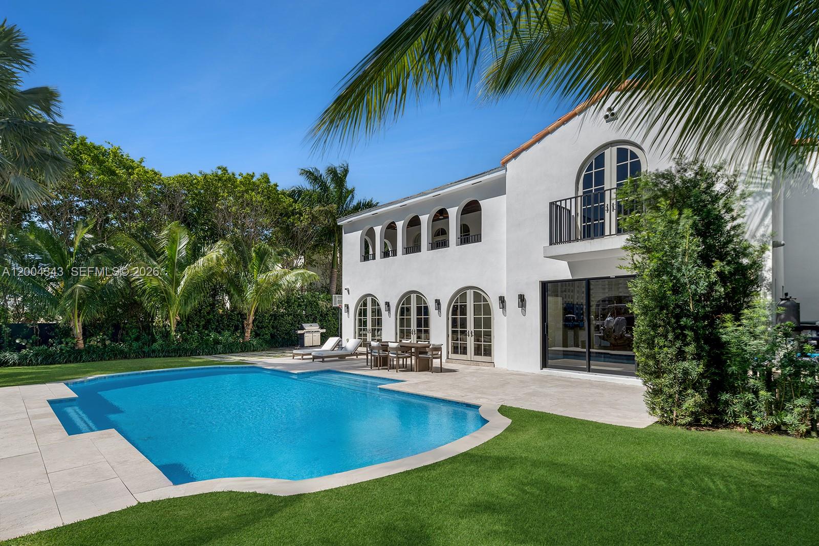 5763 Pine Tree Dr Miami Beach, FL 33140