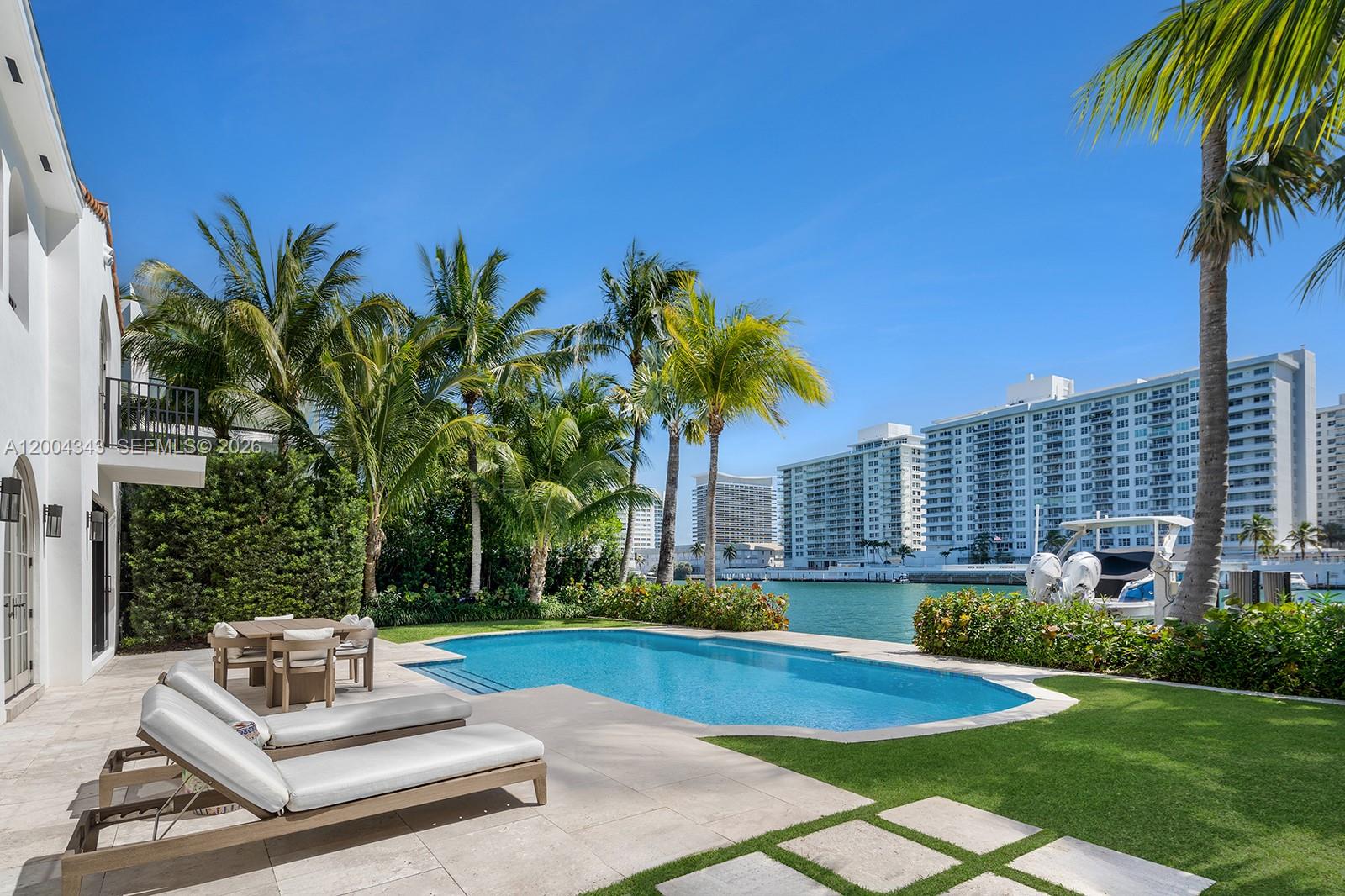 5763 Pine Tree Dr Miami Beach, FL 33140