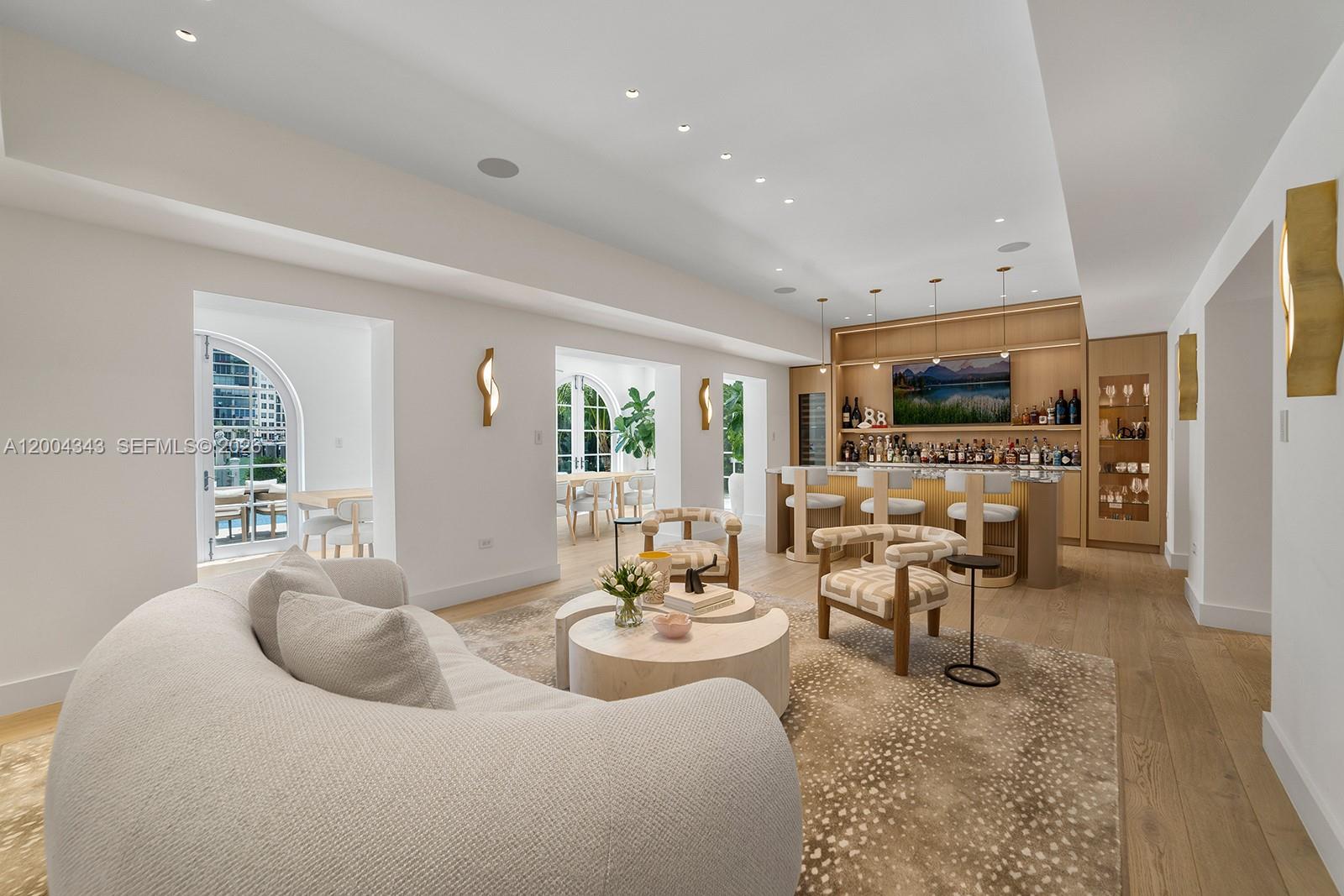 5763 Pine Tree Dr Miami Beach, FL 33140