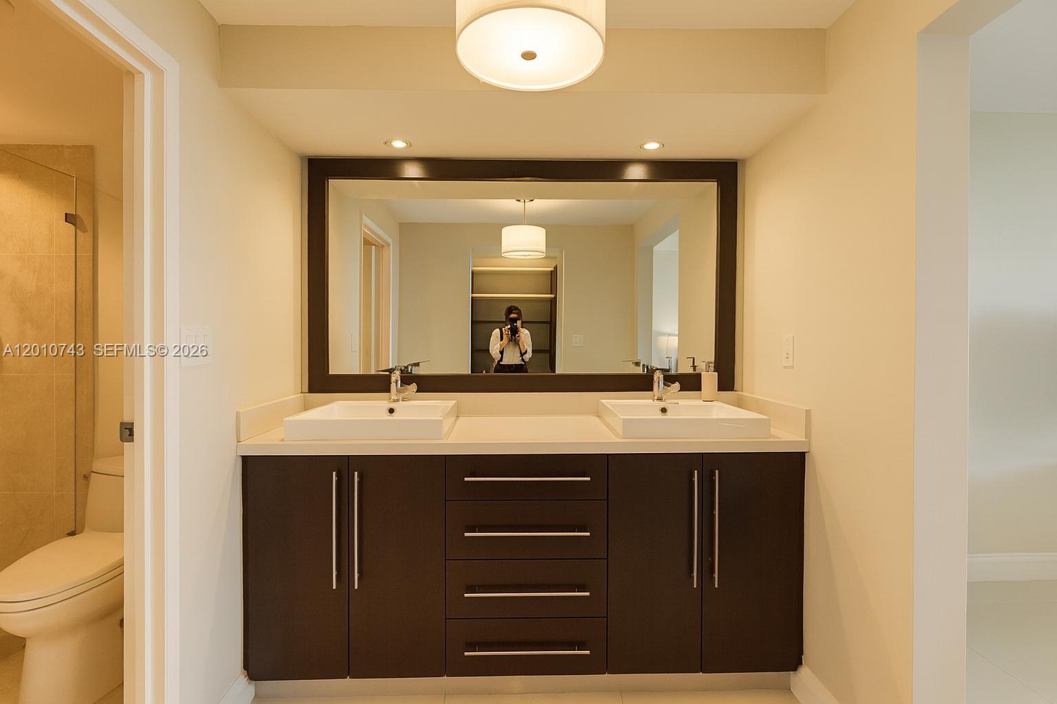 image Arlen House East15