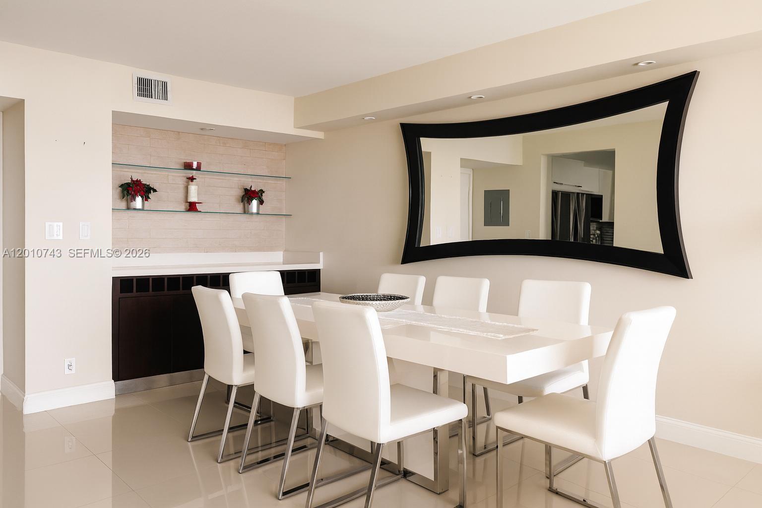 image Arlen House East8