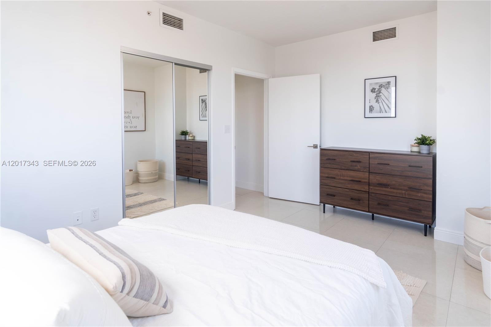 image The Venture at Aventura28